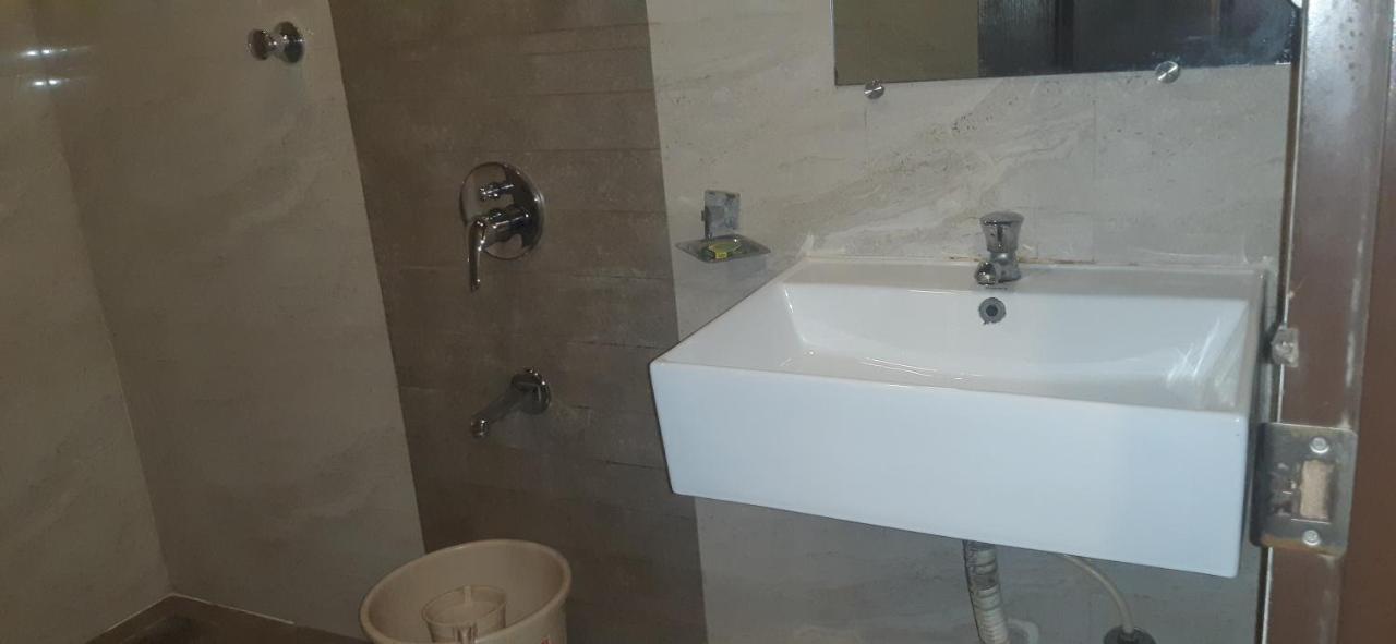 Hotel Sai Comforts Bapane Eksteriør bilde